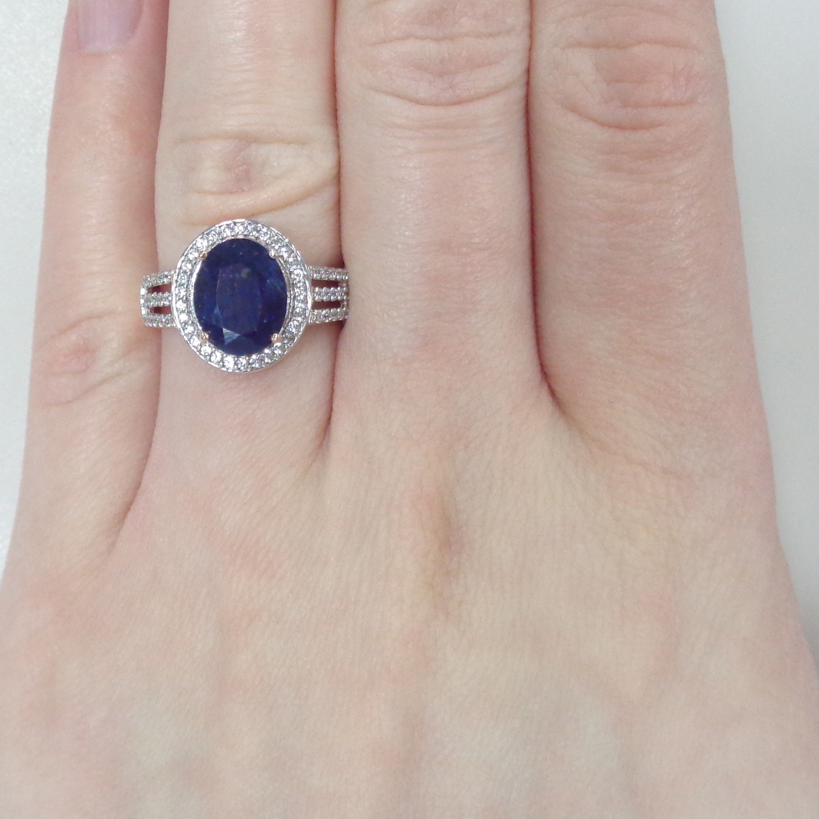 Серебряное кольцо с сапфиром